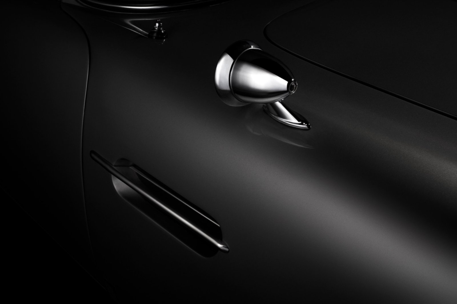 Aston Martin DB5 close-up 