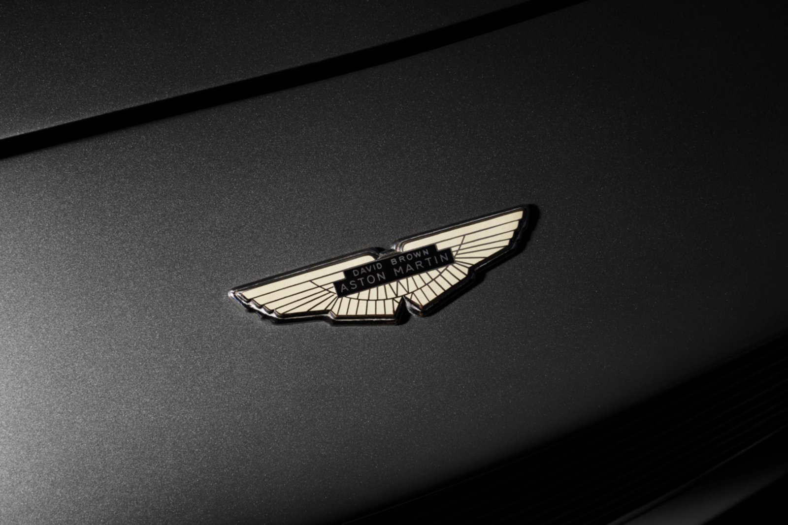 Aston Martin DB5 car logo